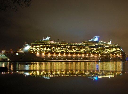 122550-543x400-cruisenight5