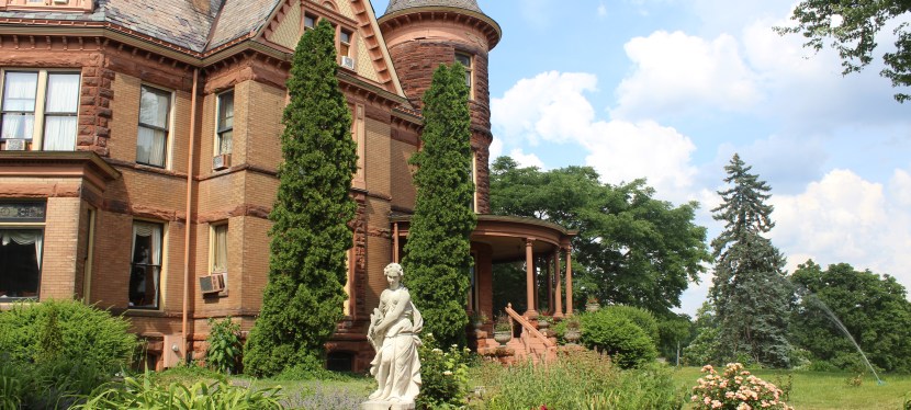 The Henderson Castle-A Royal Trip Back in&nbsp;Time